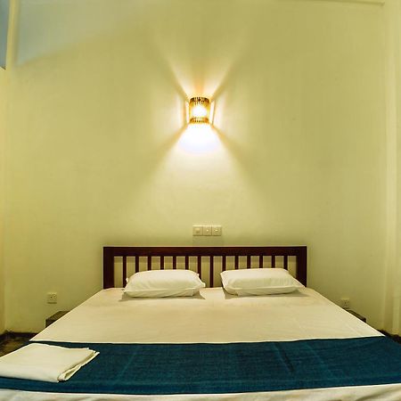 Colombo Beach Hostel Dehiwala-Mount Lavinia Buitenkant foto