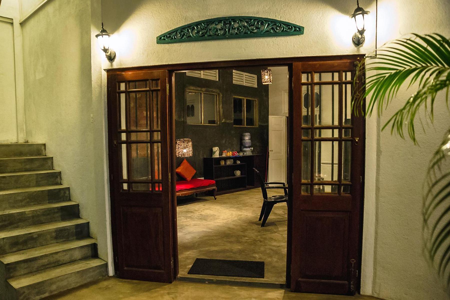 Colombo Beach Hostel Dehiwala-Mount Lavinia Buitenkant foto