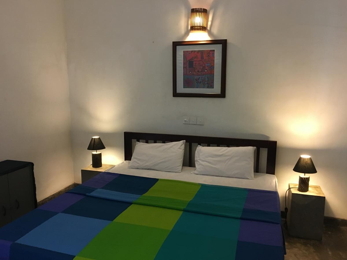 Colombo Beach Hostel Dehiwala-Mount Lavinia Buitenkant foto