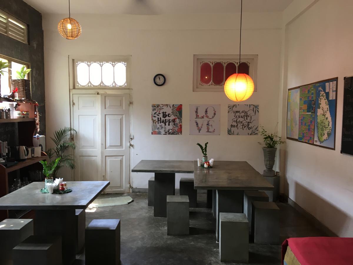 Colombo Beach Hostel Dehiwala-Mount Lavinia Buitenkant foto