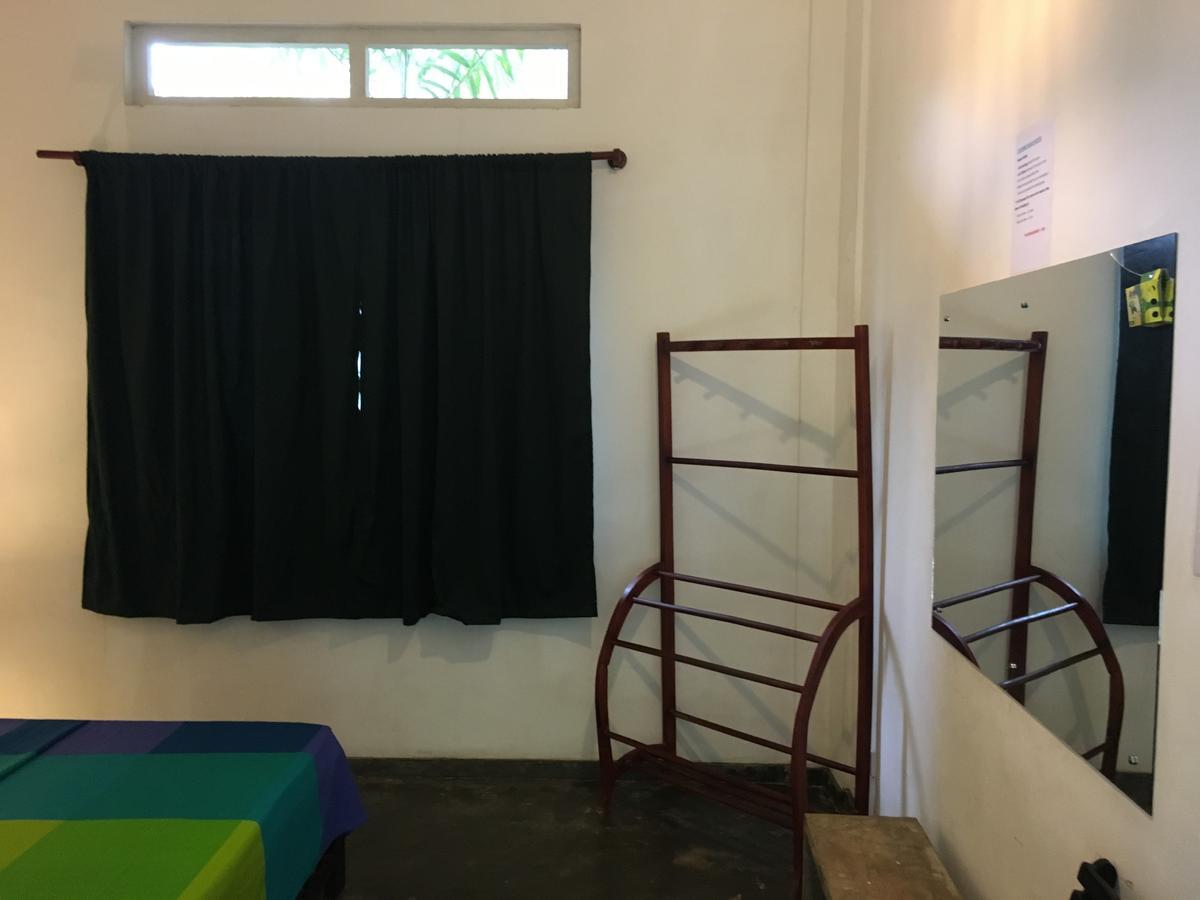 Colombo Beach Hostel Dehiwala-Mount Lavinia Buitenkant foto