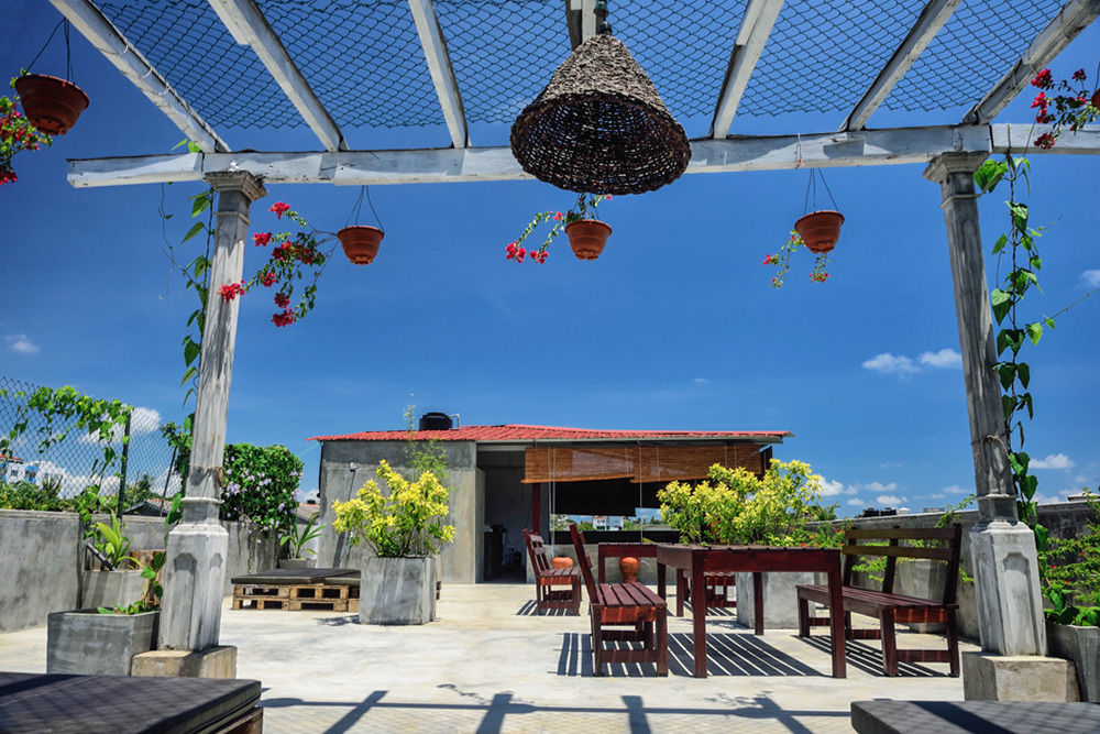 Colombo Beach Hostel Dehiwala-Mount Lavinia Buitenkant foto